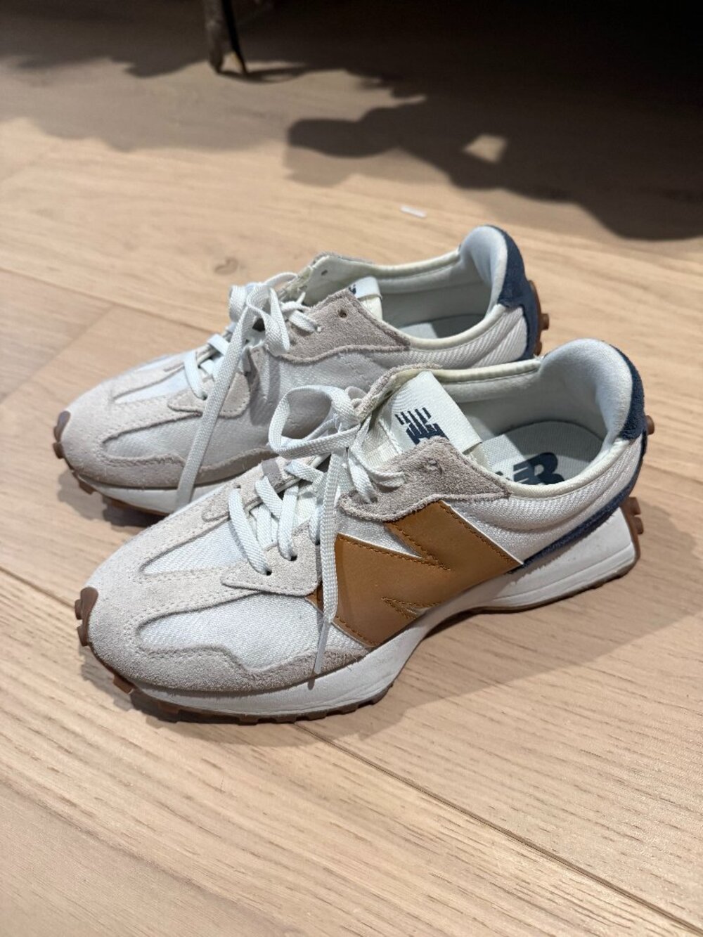 New Balance 327 Very Good Condition- COOL COLOR White/Saddle/Blue Suede Size 6.5